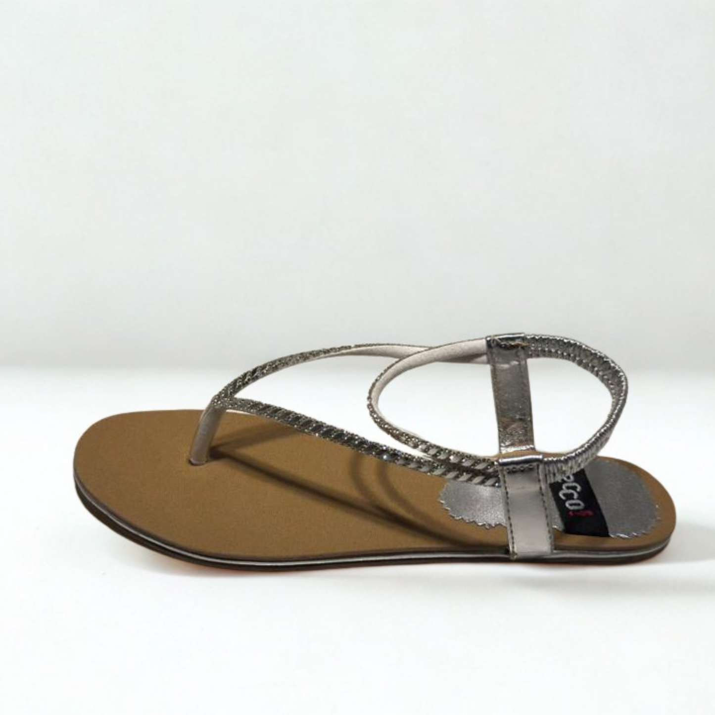 Elegant Gold Flat Sandals for Women – Comfortable & Stylish Summer Footwear